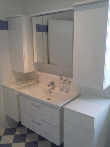 Badezimmermöbel, weiß glänzend